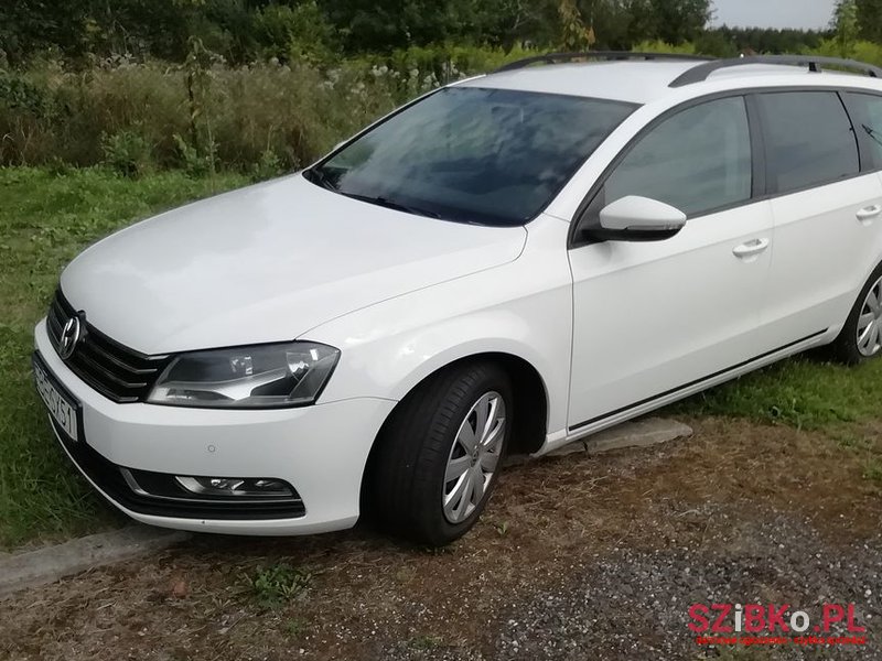 2011' Volkswagen Passat photo #1