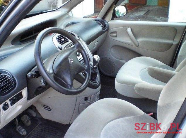 2006' Citroen Xsara Picasso photo #2