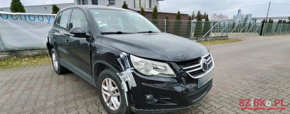 2011' Volkswagen Tiguan photo #3