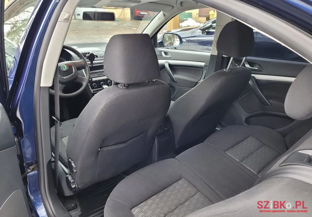 2010' Skoda Octavia 1.6 Tdi Ambition photo #2