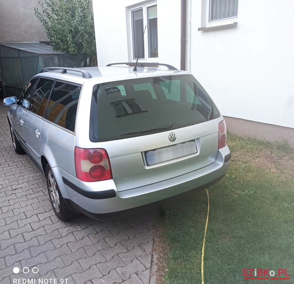 2002' Volkswagen Passat photo #3