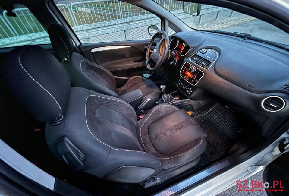 2010' Fiat Punto Evo photo #6