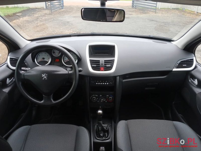 2011' Peugeot 207 1.4 Presence photo #5