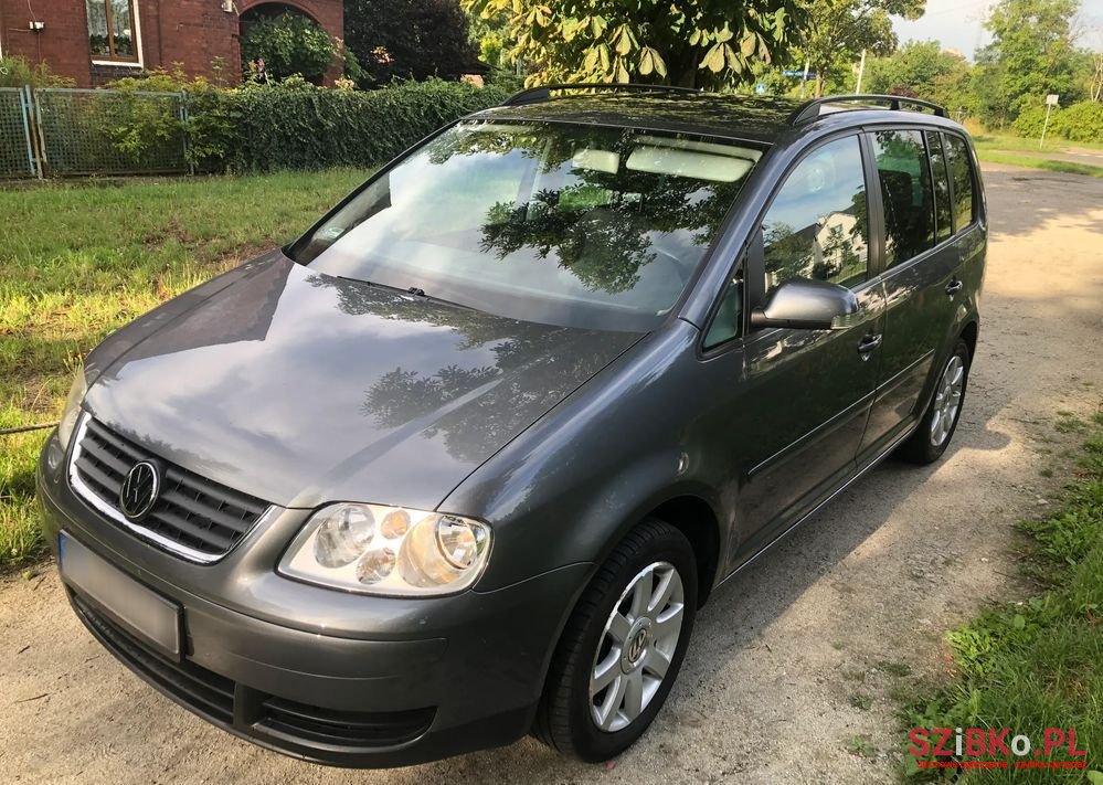 2005' Volkswagen Touran photo #1