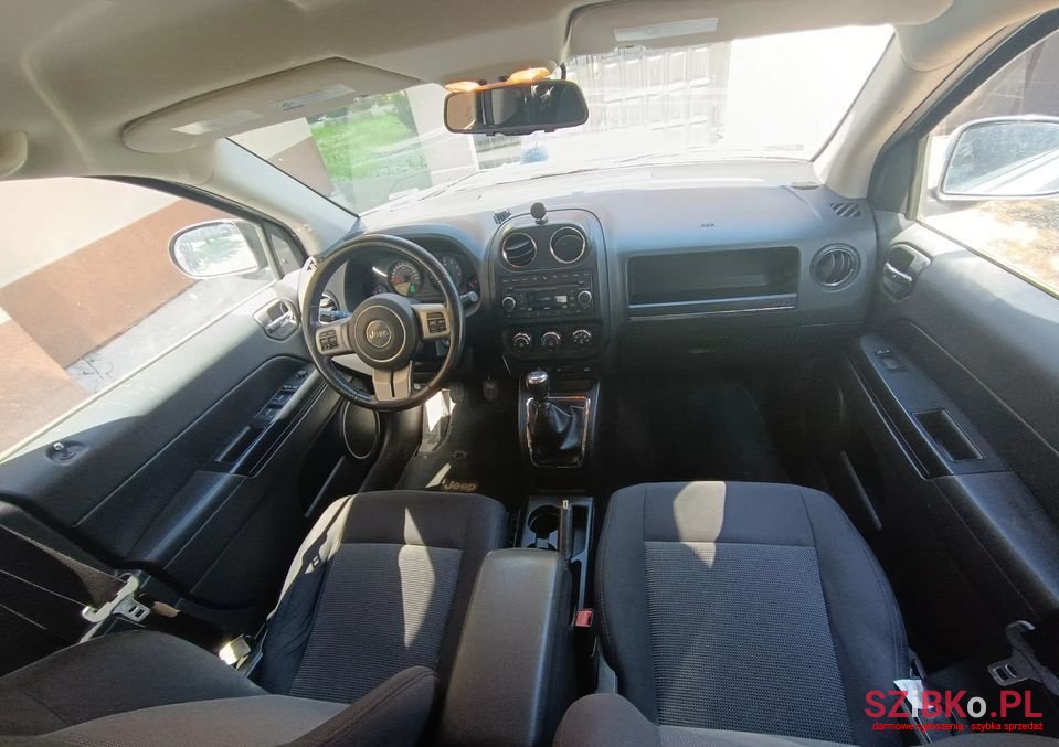 2011' Jeep Compass photo #5