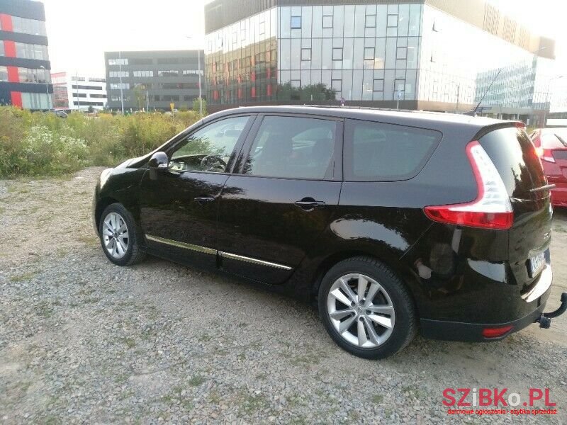 2012' Renault Scenic photo #5