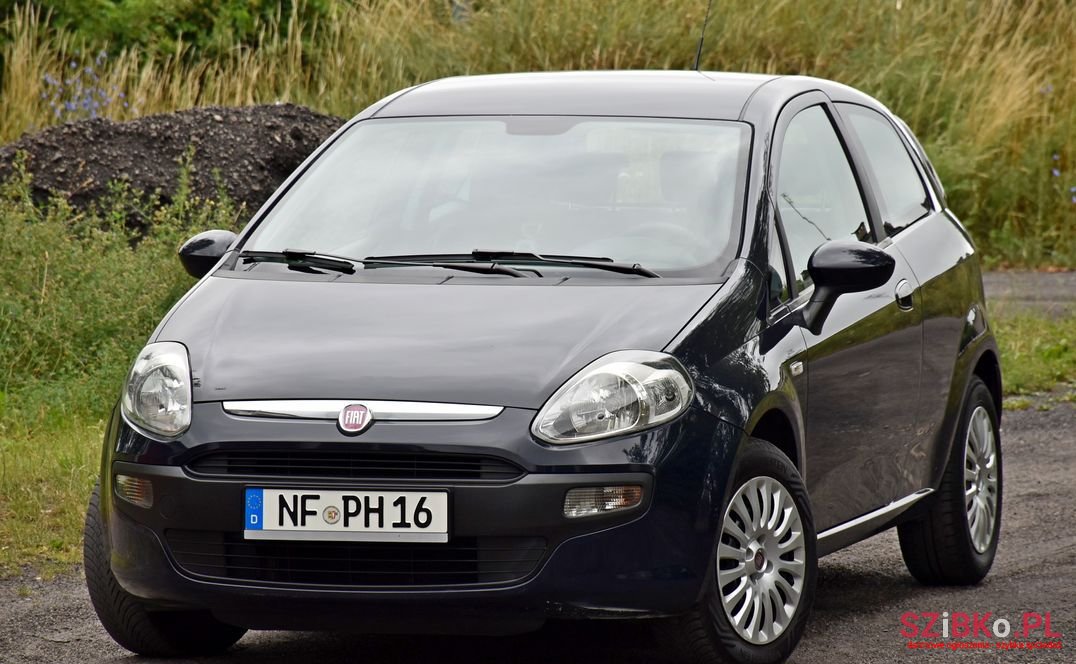 2011' Fiat Punto Evo photo #3