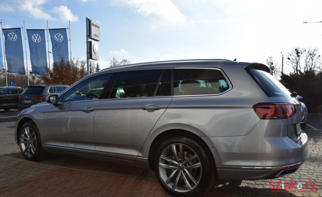 2023' Volkswagen Passat photo #5