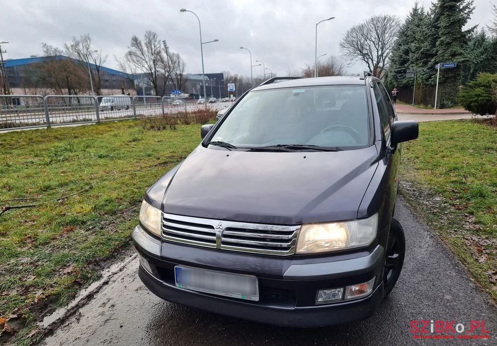 1999' Mitsubishi Space Wagon photo #2