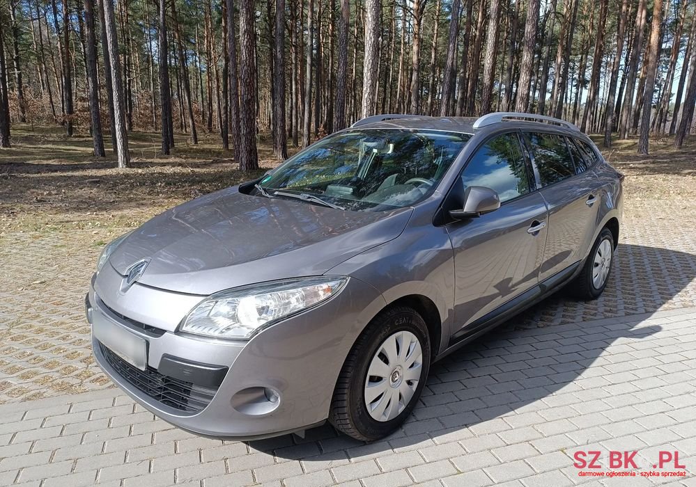 2011' Renault Megane photo #1
