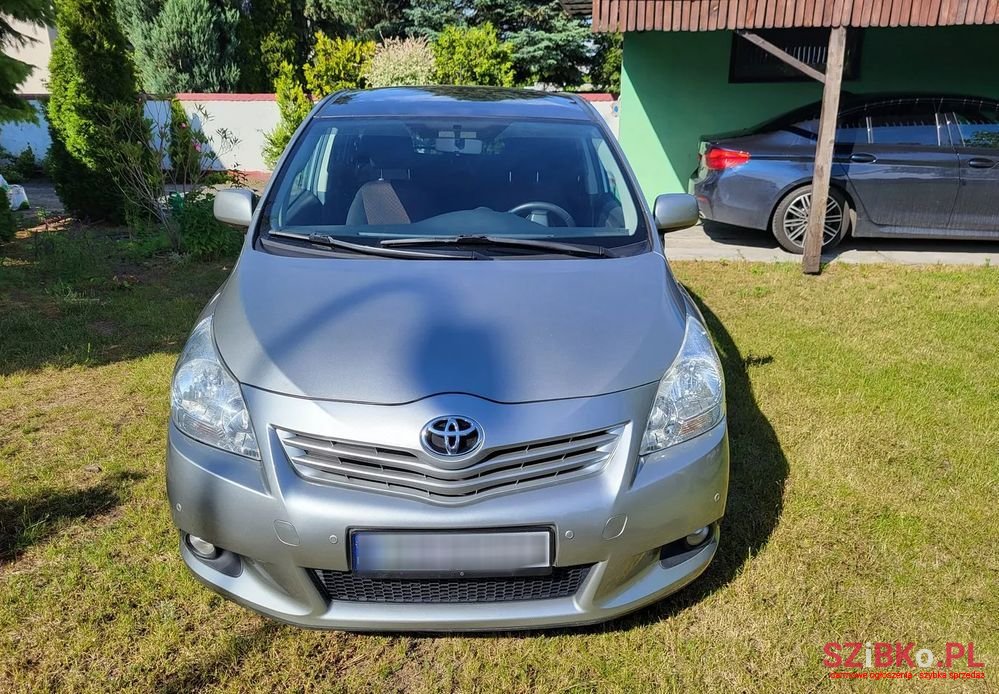 2010' Toyota Verso photo #2