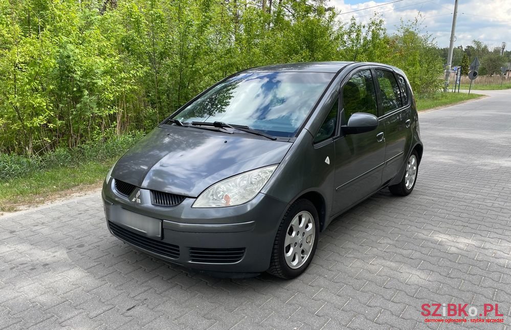 2007' Mitsubishi Colt photo #1