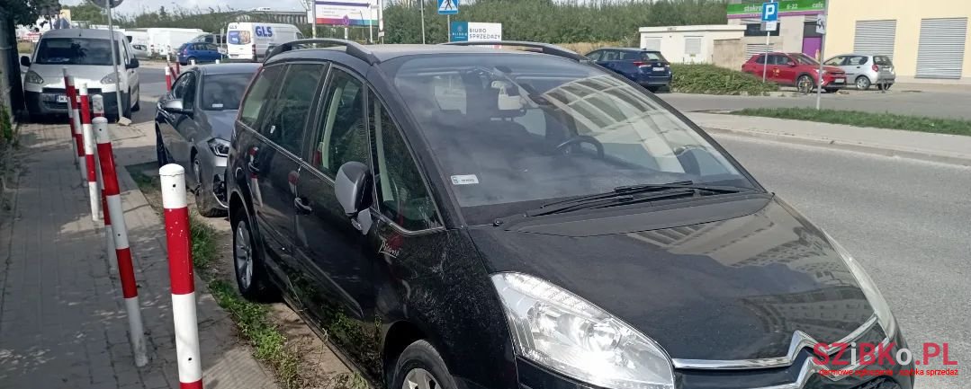 2011' Citroen C4 Picasso photo #1