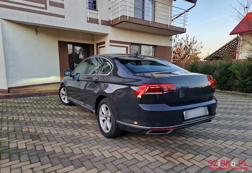 2021' Volkswagen Passat photo #3