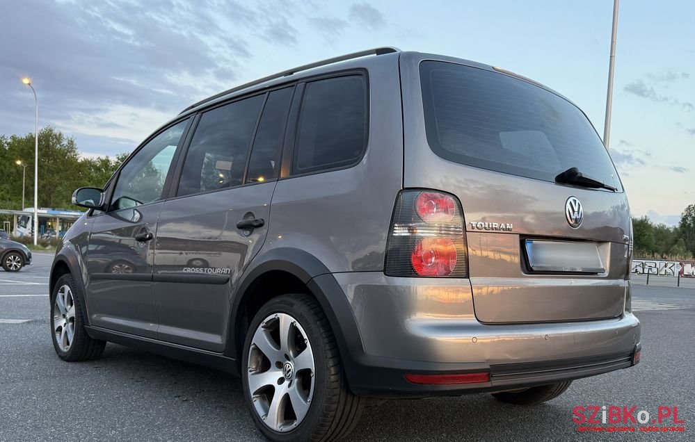 2008' Volkswagen Touran 1.4 Tsi Cross photo #2