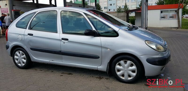 2001' Citroen Xsara Picasso photo #3