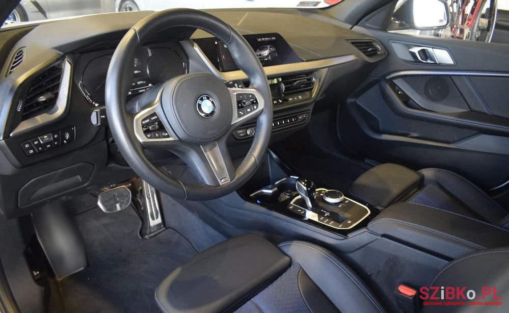 2022' BMW 1 Series photo #5