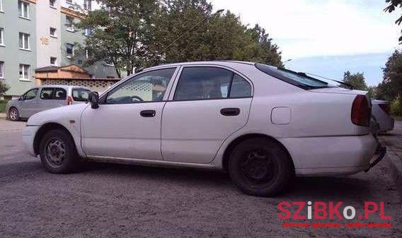 1997' Mitsubishi Carisma photo #2