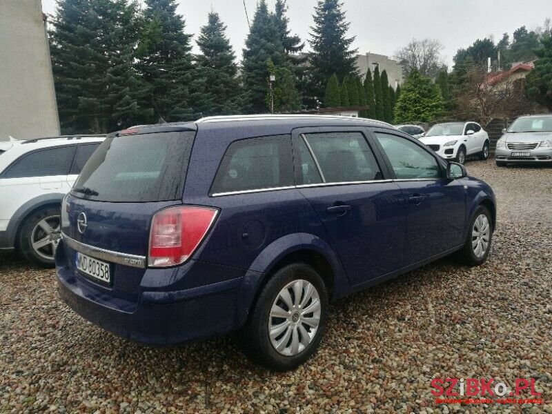 2011' Opel Astra photo #5