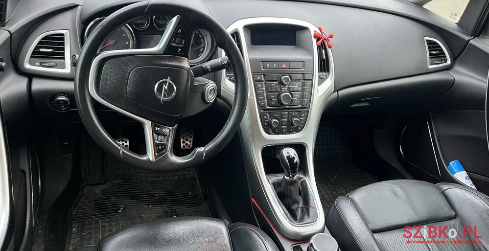 2010' Opel Astra Iv 1.6 T Cosmo photo #5