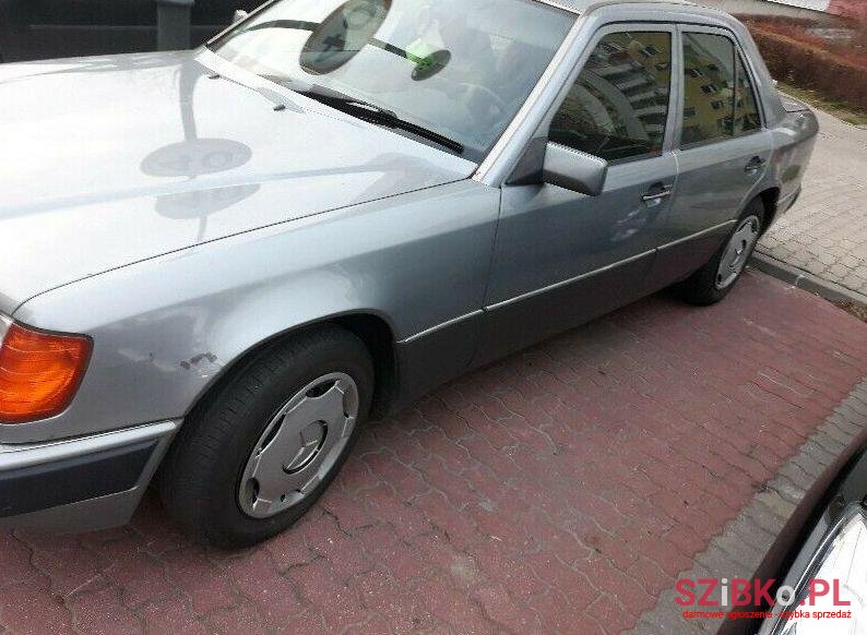 1992' Mercedes-Benz 124 photo #1