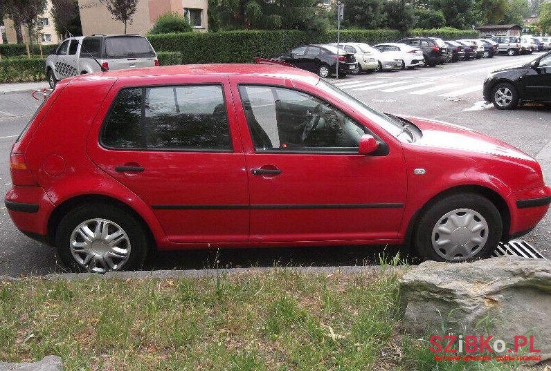 2001' Volkswagen Golf photo #1