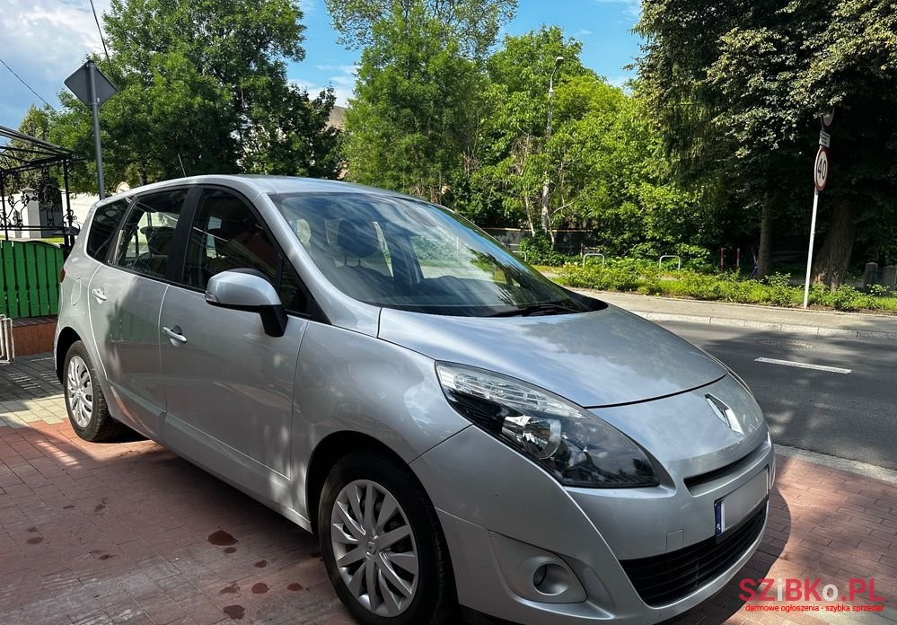 2010' Renault Grand Scenic photo #3