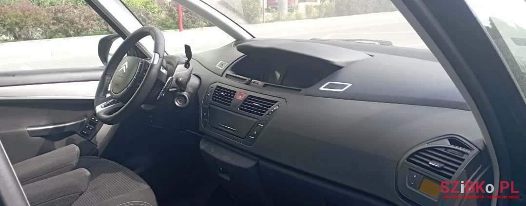 2011' Citroen C4 Picasso photo #2