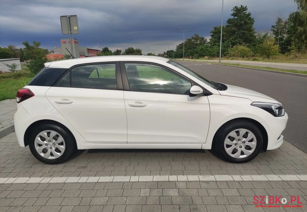 2016' Hyundai i20 photo #3