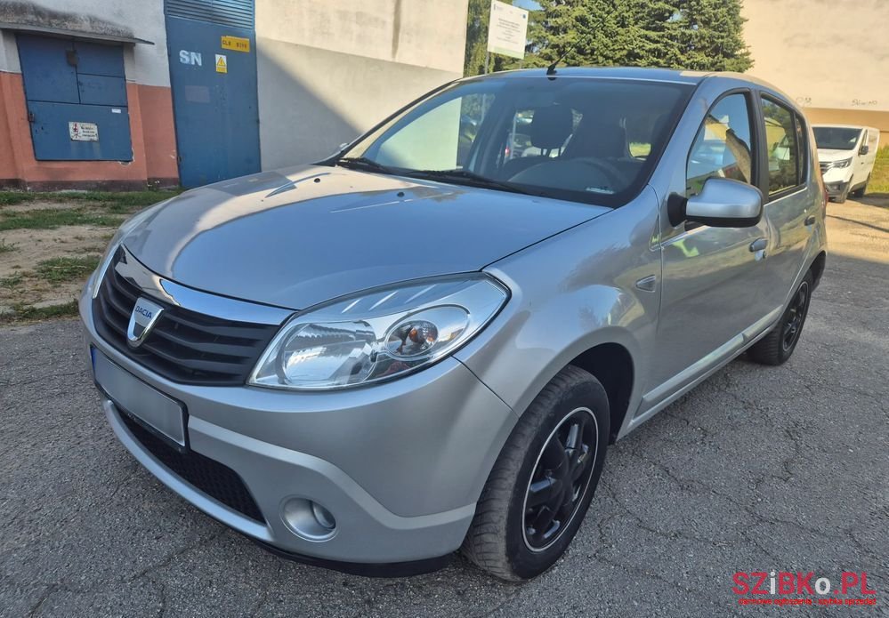 2009' Dacia Sandero photo #1