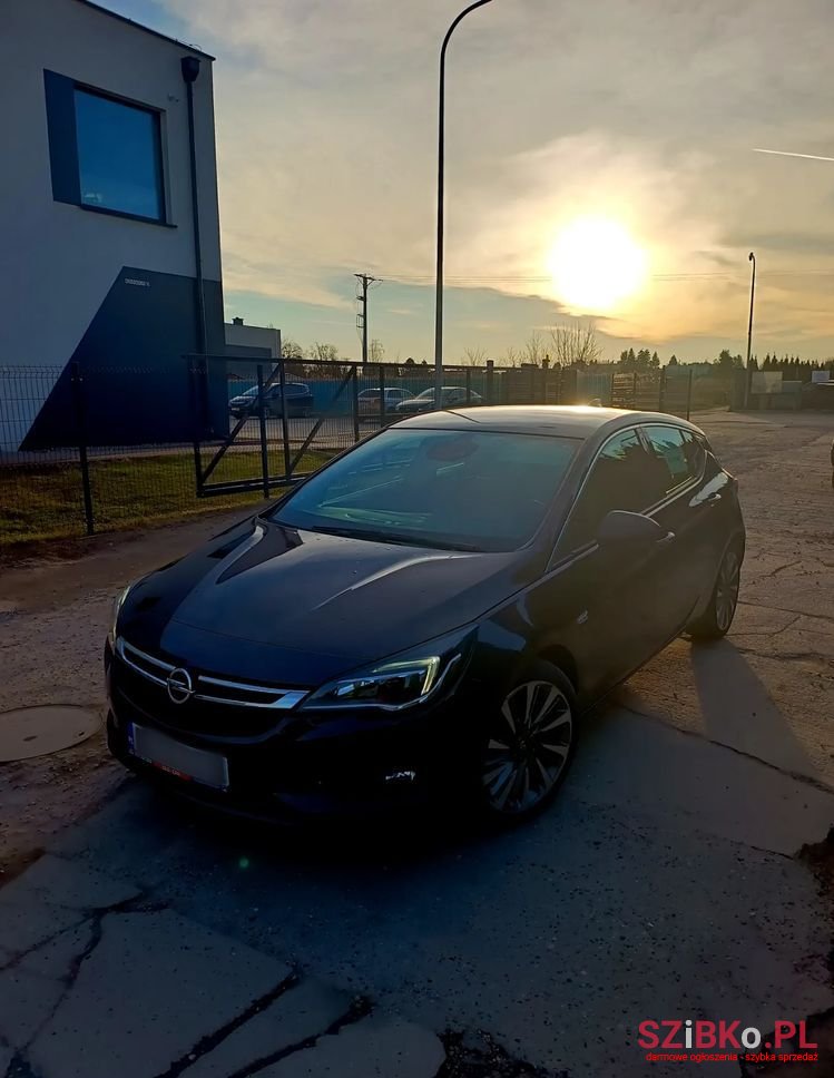 2017' Opel Astra photo #4
