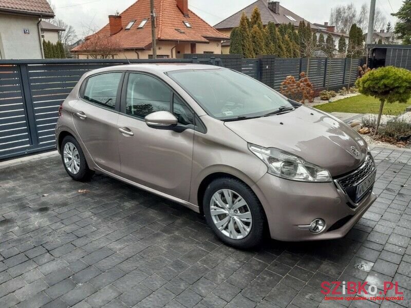 2012' Peugeot 208 photo #2