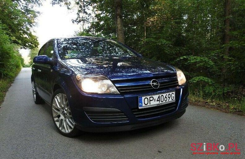 2004' Opel Astra photo #1