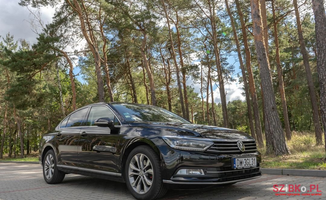 2015' Volkswagen Passat photo #2