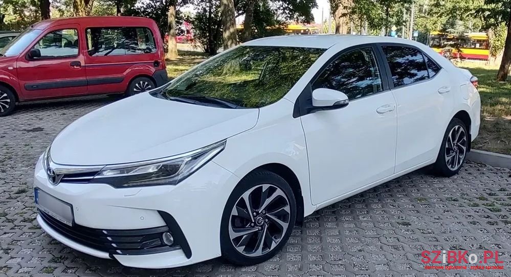 2017' Toyota Corolla 1.6 Premium photo #1