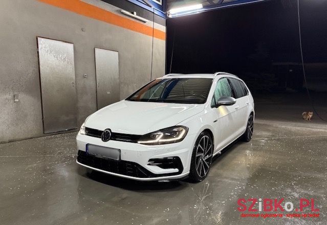 2017' Volkswagen Golf photo #1