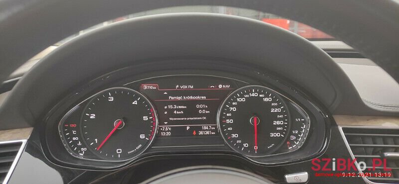 2011' Audi A8 photo #5