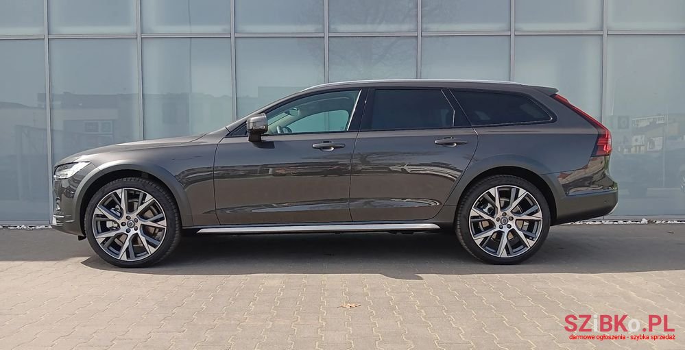 2023' Volvo V90 Cross Country photo #3
