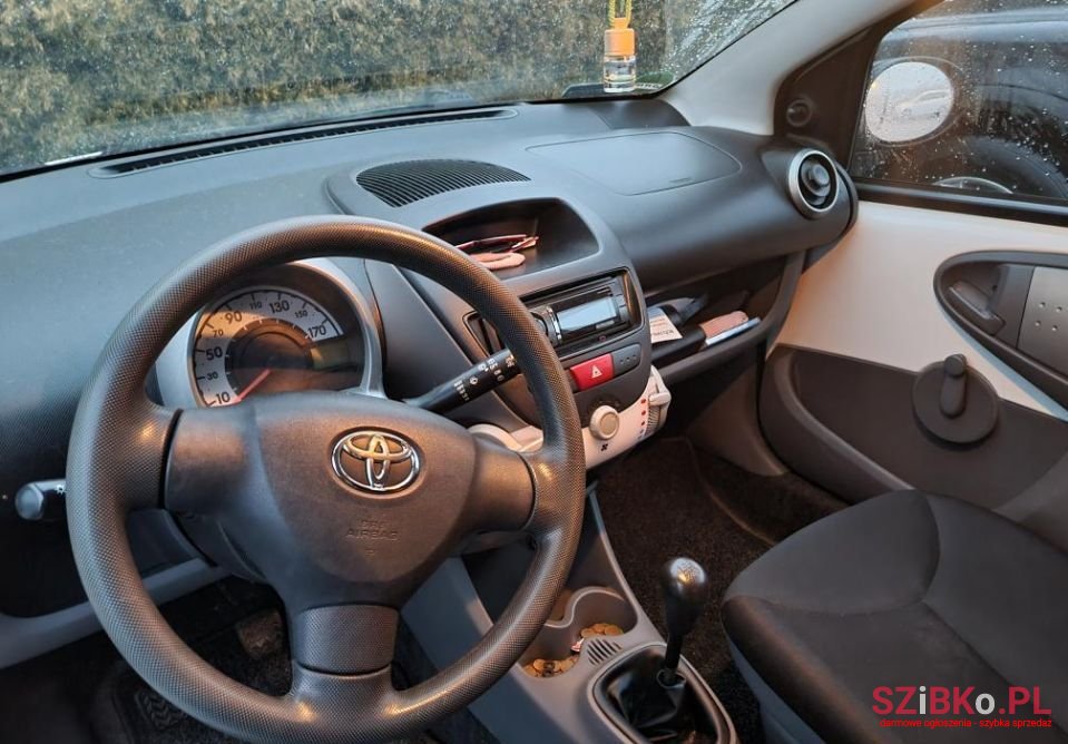 2010' Toyota Aygo photo #6