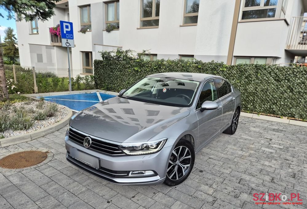 2018' Volkswagen Passat photo #1