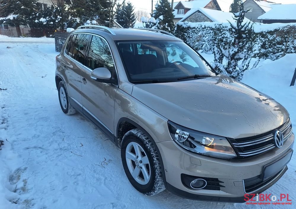 2011' Volkswagen Tiguan photo #3