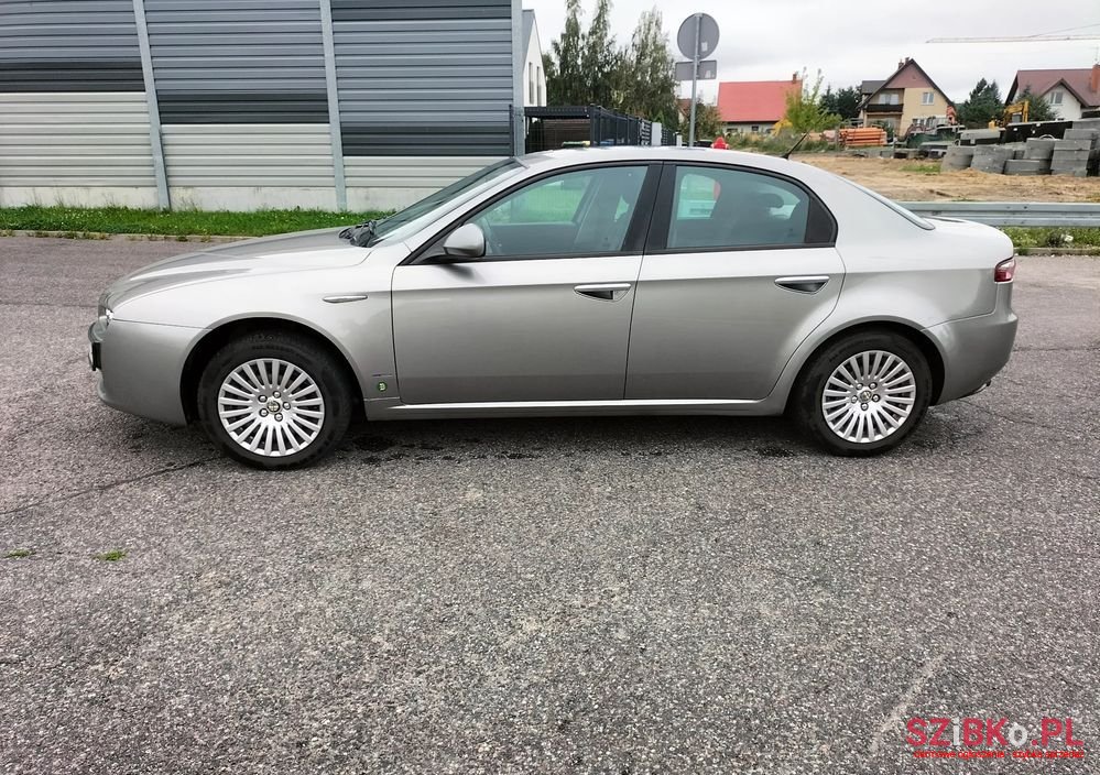 2008' Alfa Romeo 159 photo #3