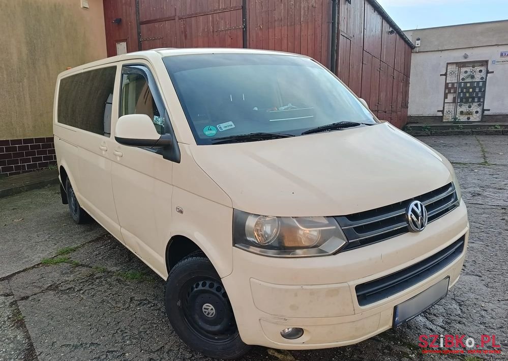 2011' Volkswagen Transporter photo #1