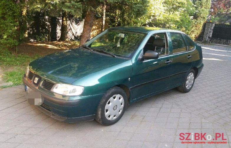 2002' SEAT Cordoba photo #1