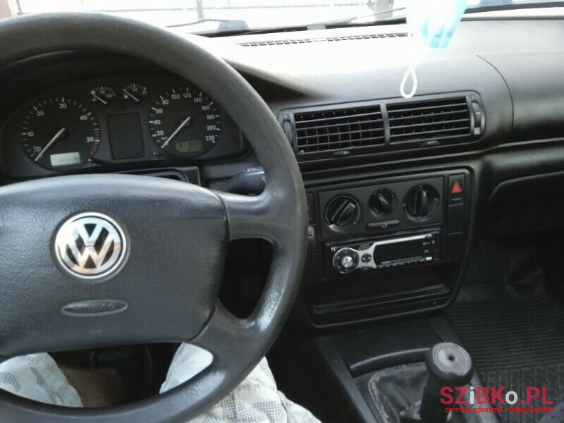 1997' Volkswagen Passat photo #4