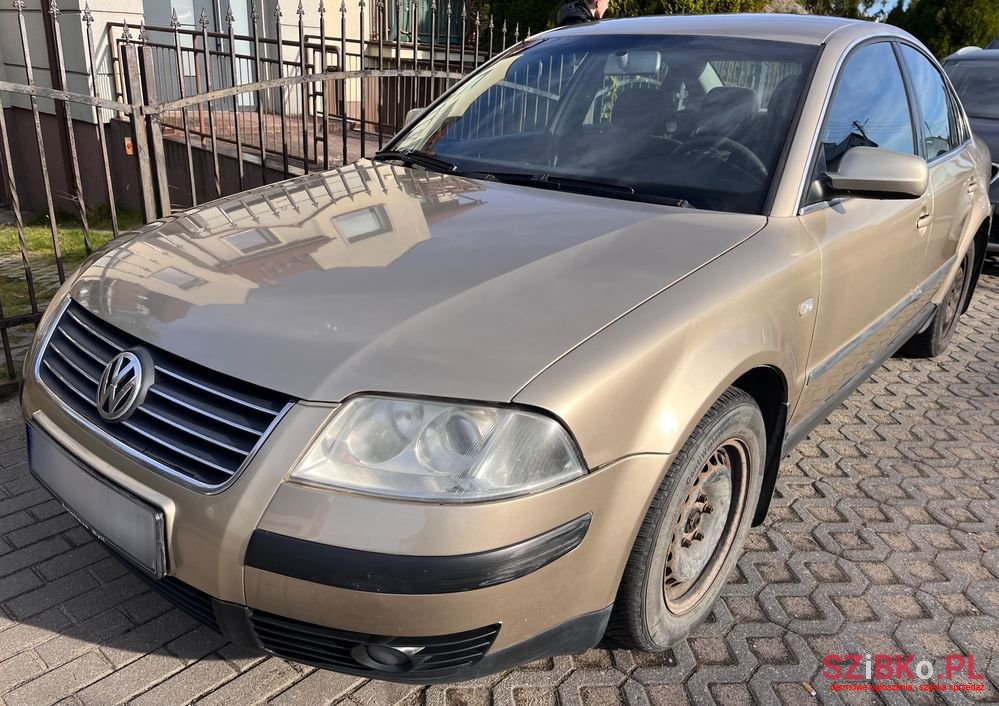 2002' Volkswagen Passat photo #2