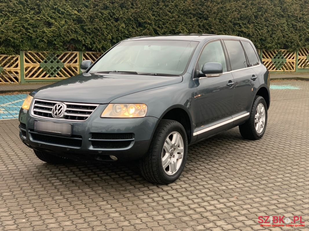 2004' Volkswagen Touareg photo #2