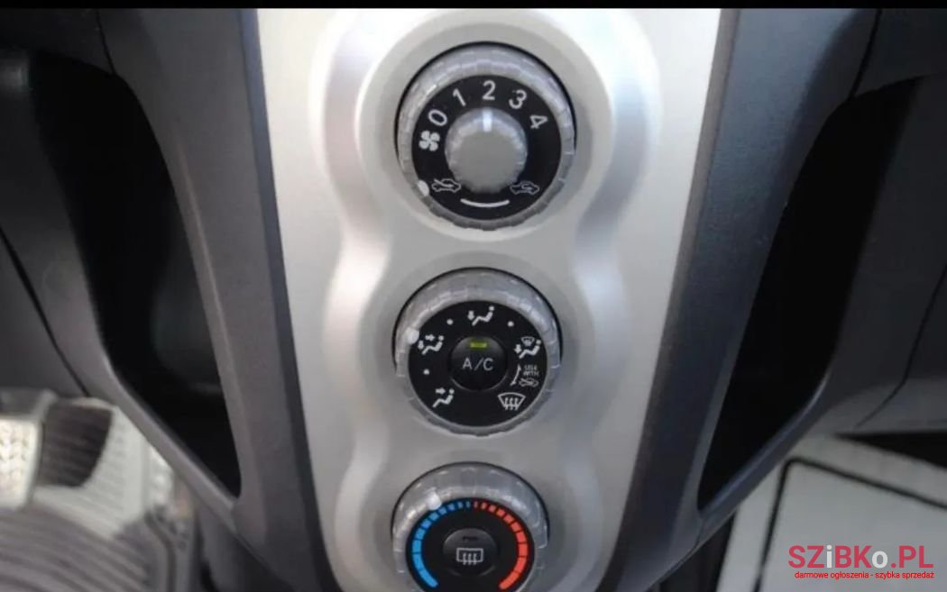 2007' Toyota Yaris photo #6