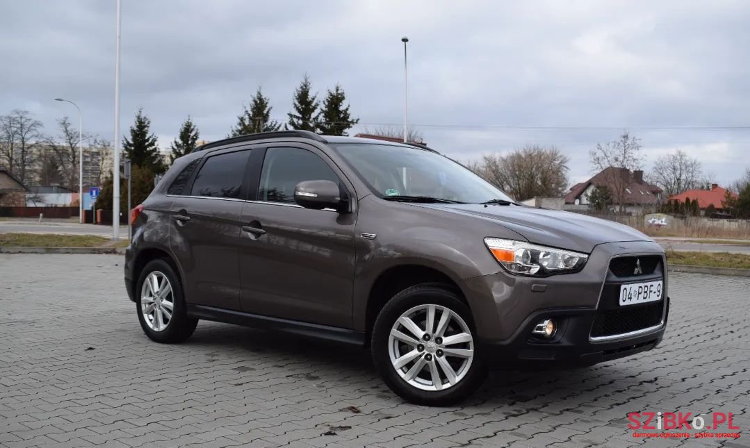 2011' Mitsubishi ASX photo #3