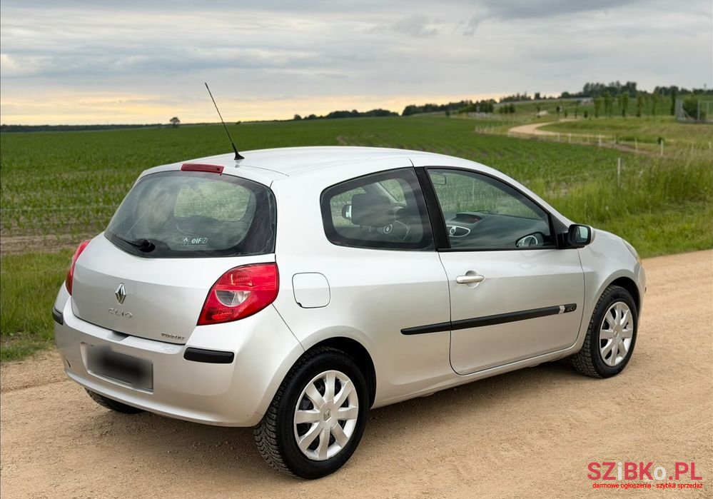 2005' Renault Clio photo #4